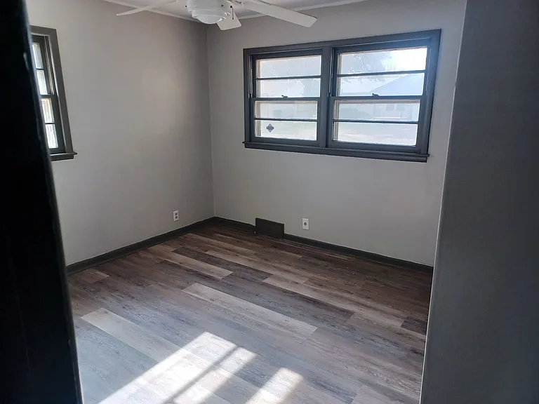 3322 S Mount Carmel Ave — Photo 9