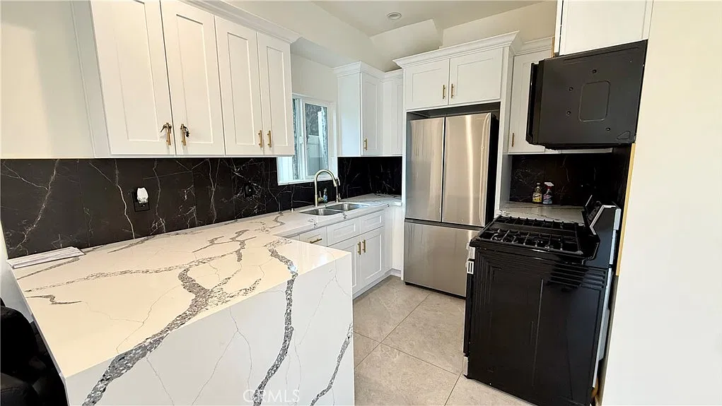 2 bed, 1100 sqft, $3,300 — Photo 4