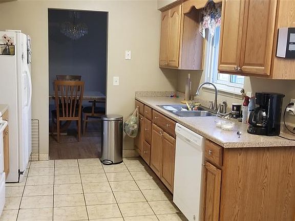 3rd image of 26819 Kingswood Dr
