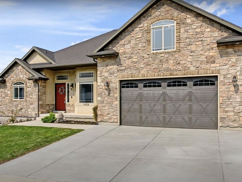 3 car garage.