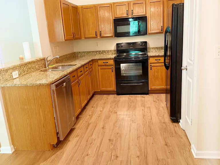 11714 Oak St — Photo 6