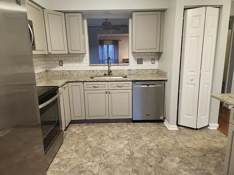 14318 Beaker Ct — Photo 4