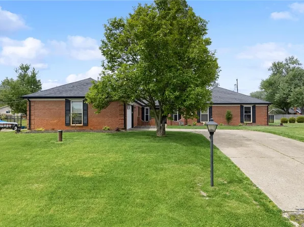 2411 Brown Bark Dr, Dayton, OH 45431