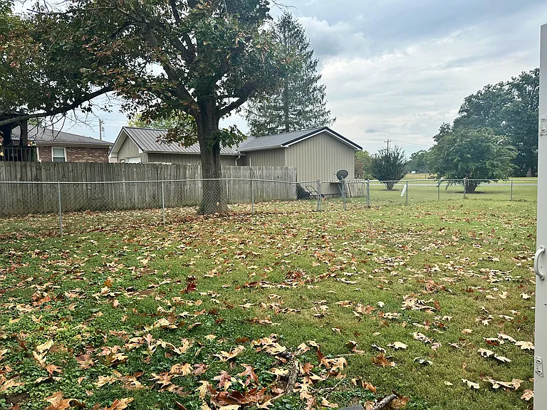 802 Oak Hurst Dr — Photo 4