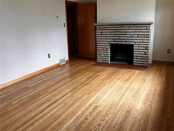 2nd image of 337 Franklin St