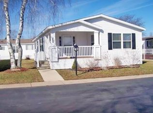 205 Springhill Dr, White Lake, MI 48386
