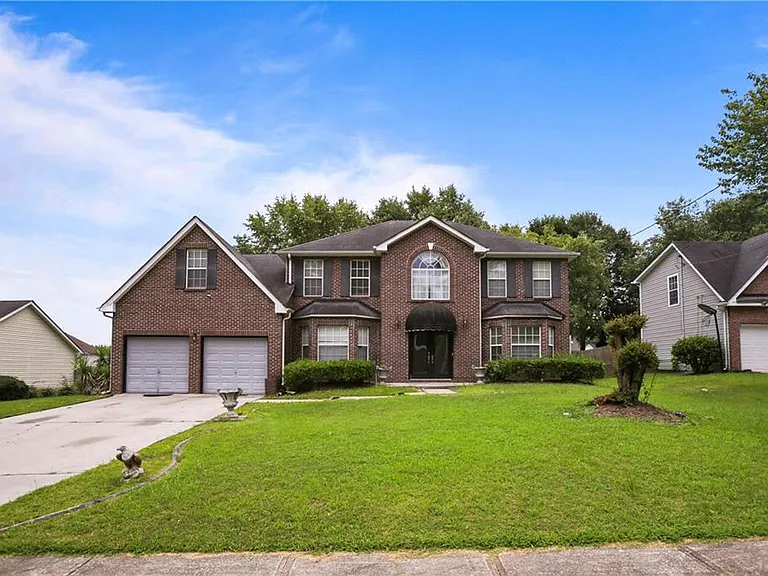 2224 Eagles Nest Cir — Photo 1