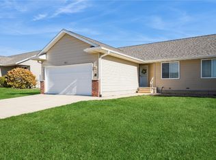 3411 Badger Dr SW UNIT B, Cedar Rapids, IA 52404