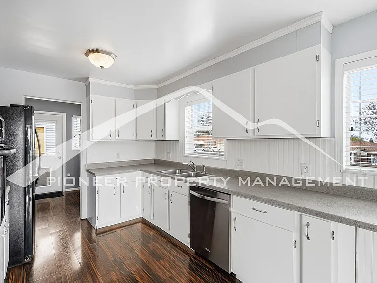 701 S Navajo St — Photo 9