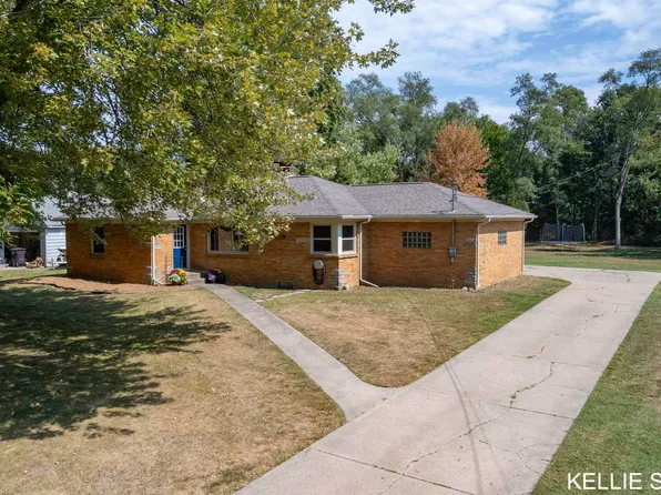 7666 Thomas Ave, Jenison, MI 49428