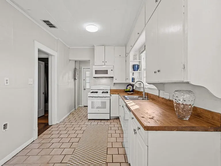 1310 W Morton St — Photo 19
