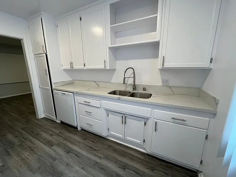 7056 Lanewood Ave — Photo 19