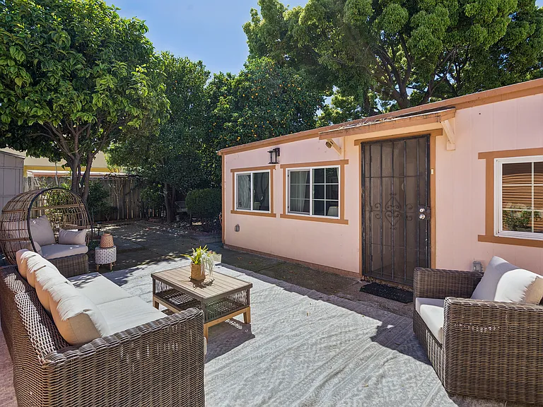 2328 Bartlett St — Photo 22