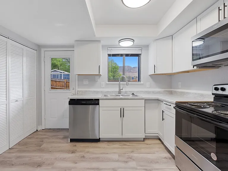 951 Iowa Ave #1 — Photo 10