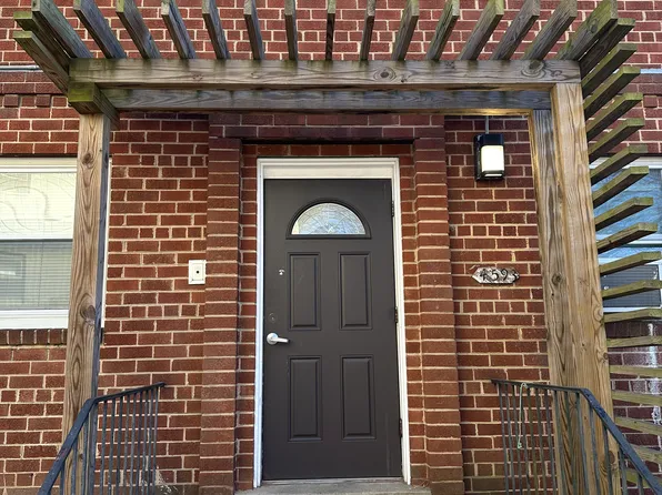 4593 Macarthur Blvd NW APT 2, Washington, DC 20007