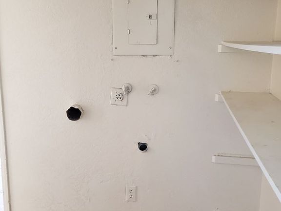 3rd image of 1207 E Jarvis Ave APT 2
