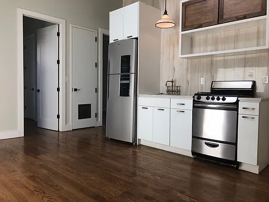 Rented by Premier Metro Realty Corp | media 32