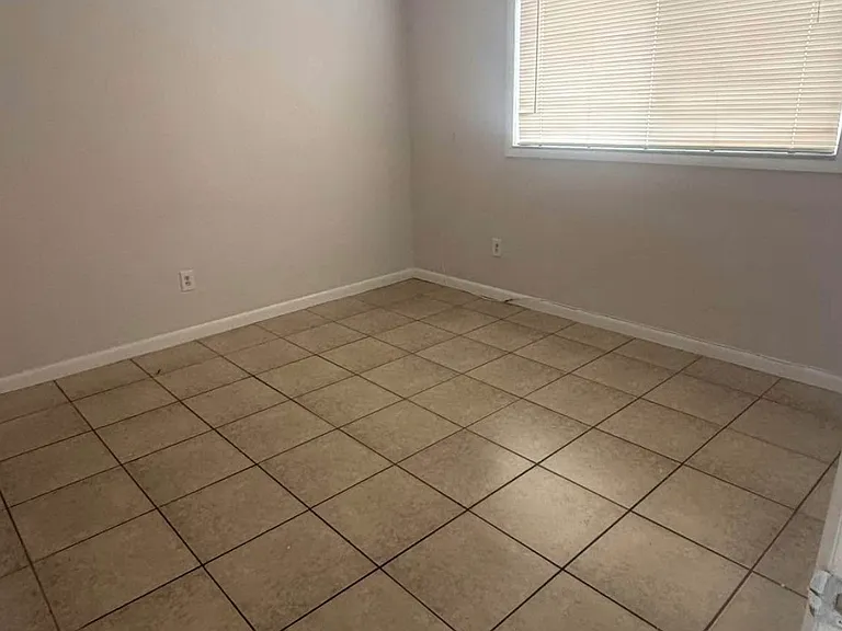 2330 NW 11th St #2 — Photo 5