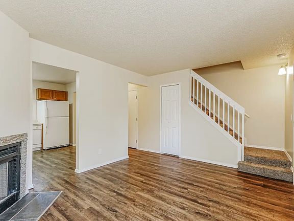 2nd image of 567-579 Winnie Way #575