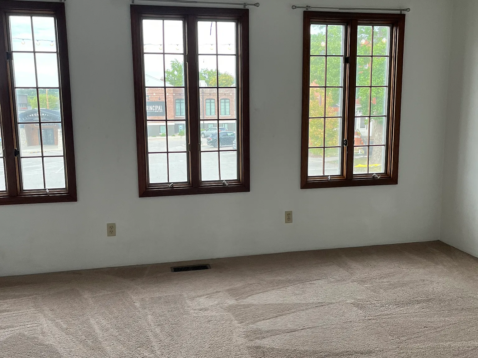 2 bed, 1.5 bath, 1300 sqft, $1,150 — Photo 3