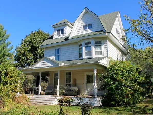 221 S Winsted St, Spring Green, WI 53588