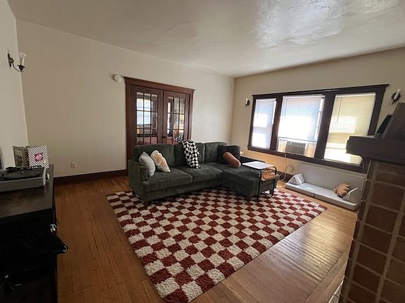 3rd image of 1561 N Van Ness Ave APT 5