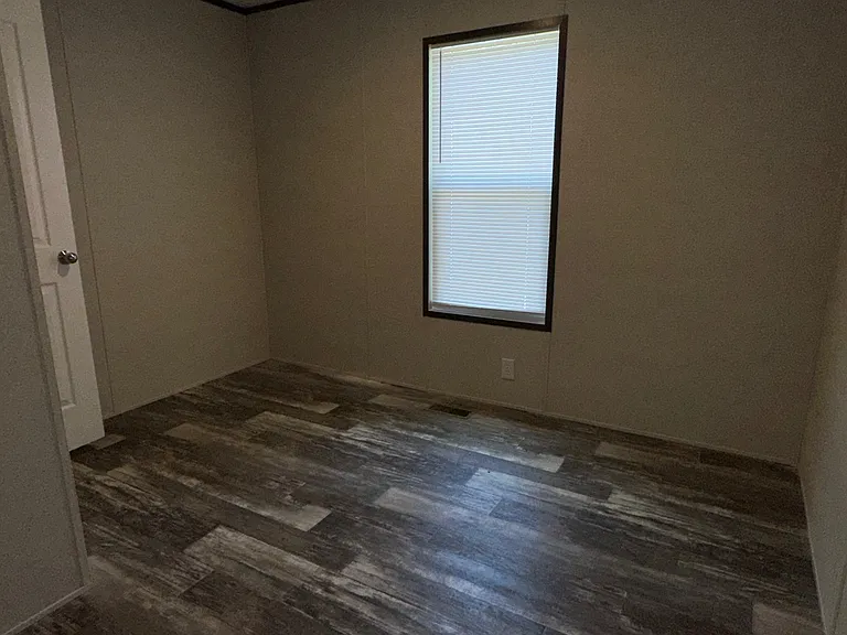 2777 Laurel Cir — Photo 10