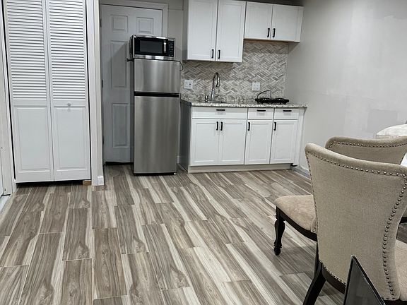 4th image of 756 Bohemia Pkwy
