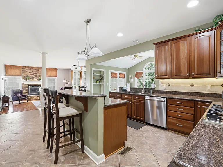 5767 Bush Hill Dr — Photo 21