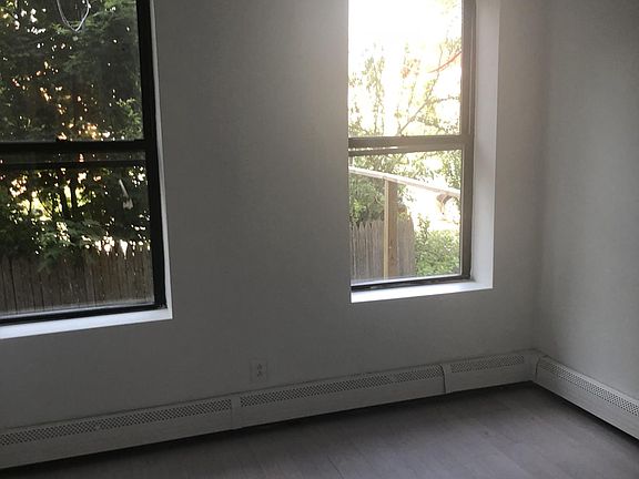 4th image of 196 Clinton Ave #D