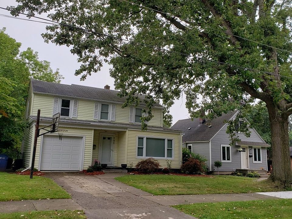 1st image of 740 Grand Ave NE