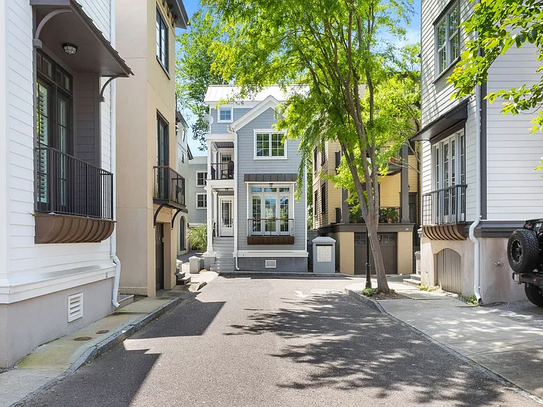 7 Corinne St — Photo 39