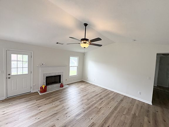 3rd image of 2464 Morning Glory Ln NW