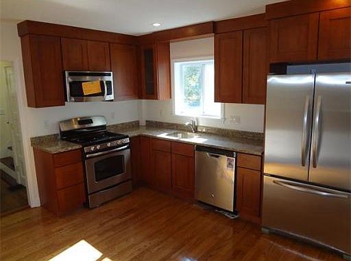 2nd image of 115 Roosevelt Ave