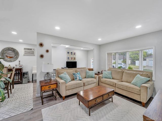1st image of 1004 N Delaware Ave