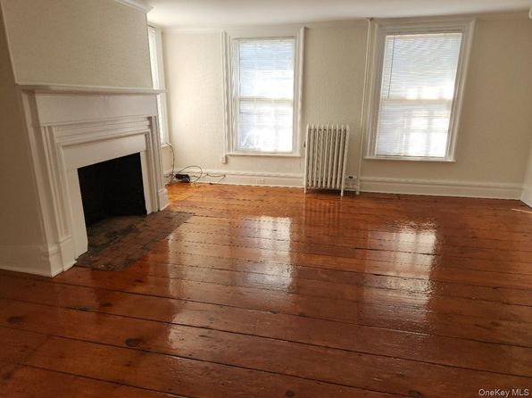 6 Willow Ave