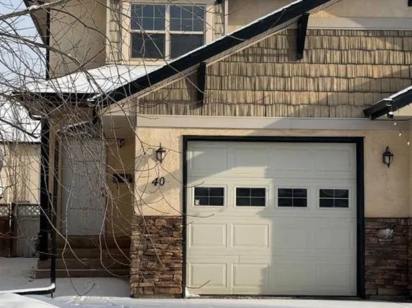 40 S Alberts Close, Red Deer, AB T4R 3J7