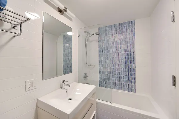 Sold by Carolyn C Redmond, LREB | media 12