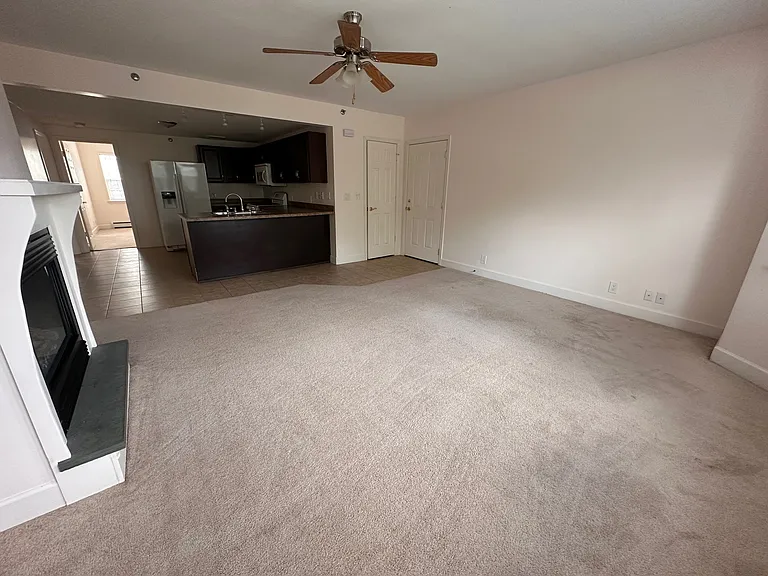 39 Village Cir #10 — Photo 4