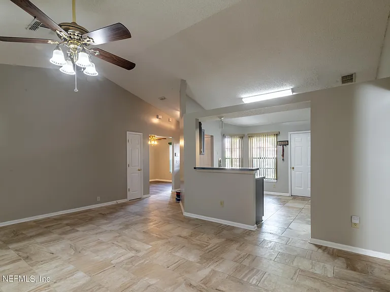 1736 Daytona Ln — Photo 7