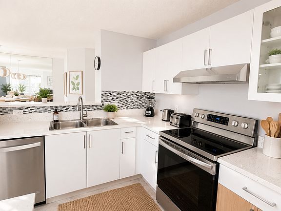 5th image of 19601 E Country Club Dr #7201