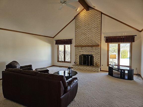 5th image of 9236 Greenwood Dr