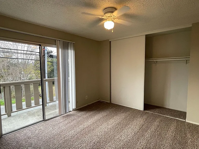 Sharis Apartments — Photo 17