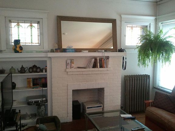 3rd image of 1446 W Rosemont Ave #1
