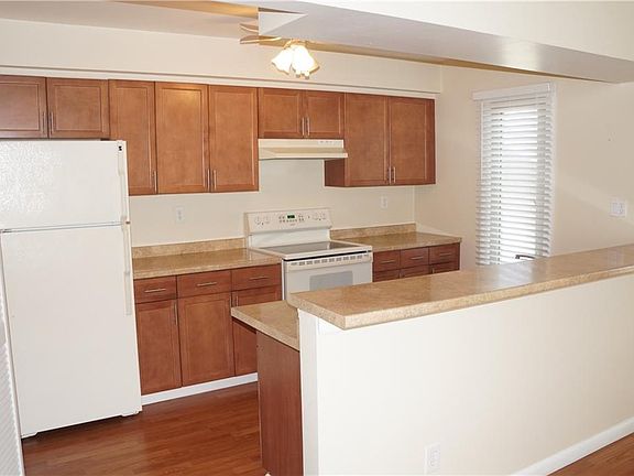 2nd image of 610 Pinewood Dr