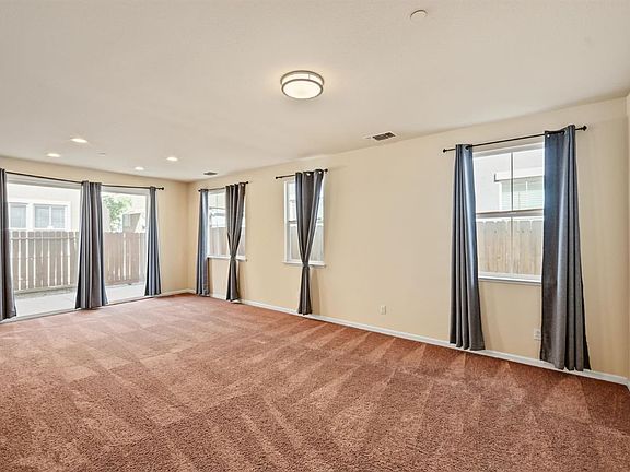 4th image of 3845 Lookout Dr