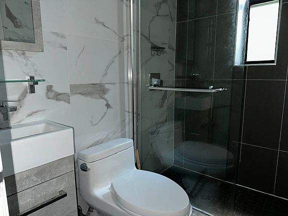 4th image of 124 E 103rd St APT 19