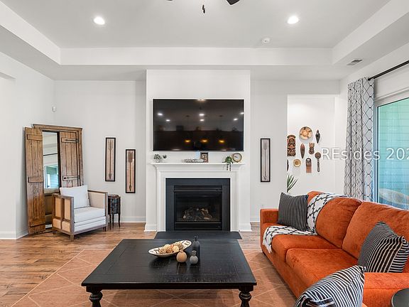 5th image of 64 Lantana Way