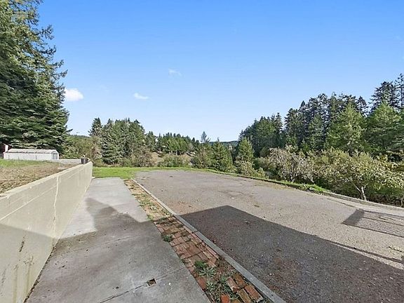 5th image of 2401 Hillside Dr