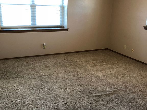4th image of 300 Lora Ave